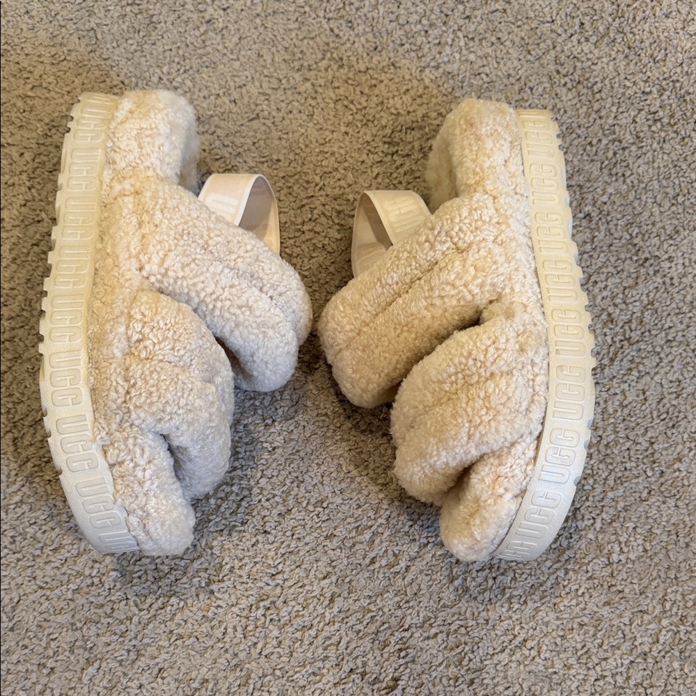 UGG woman’s Fluffy Slippers - Cream